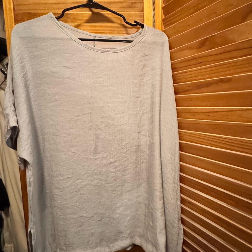 Elegant Women's Gray Blouse